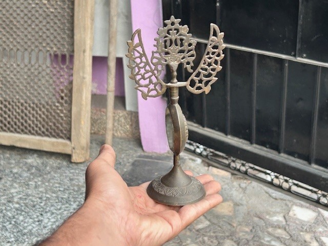 VINTAGE OLD UNIQUE HAND CARVED MUGHAL PERIOD BRASS SURMA DAANI. WITH MIRROR