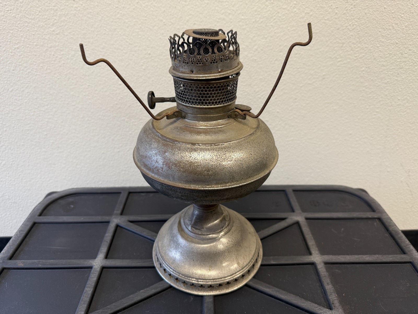 Antique Rayo Oil Kerosene Lamp Nickel Plated Brass Center Draft Patented 1905