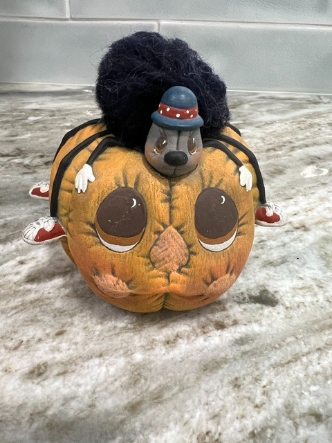 Vintage Dona's Halloween Ceramic Figurine 1986 Spider On A Pumpkin