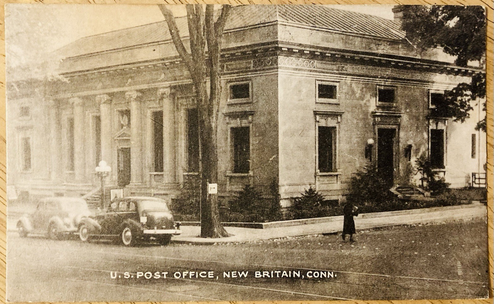 NEW BRITAIN, CONN. C.1940 PC. (A56)~VIEW OF U.S. POST OFFICE