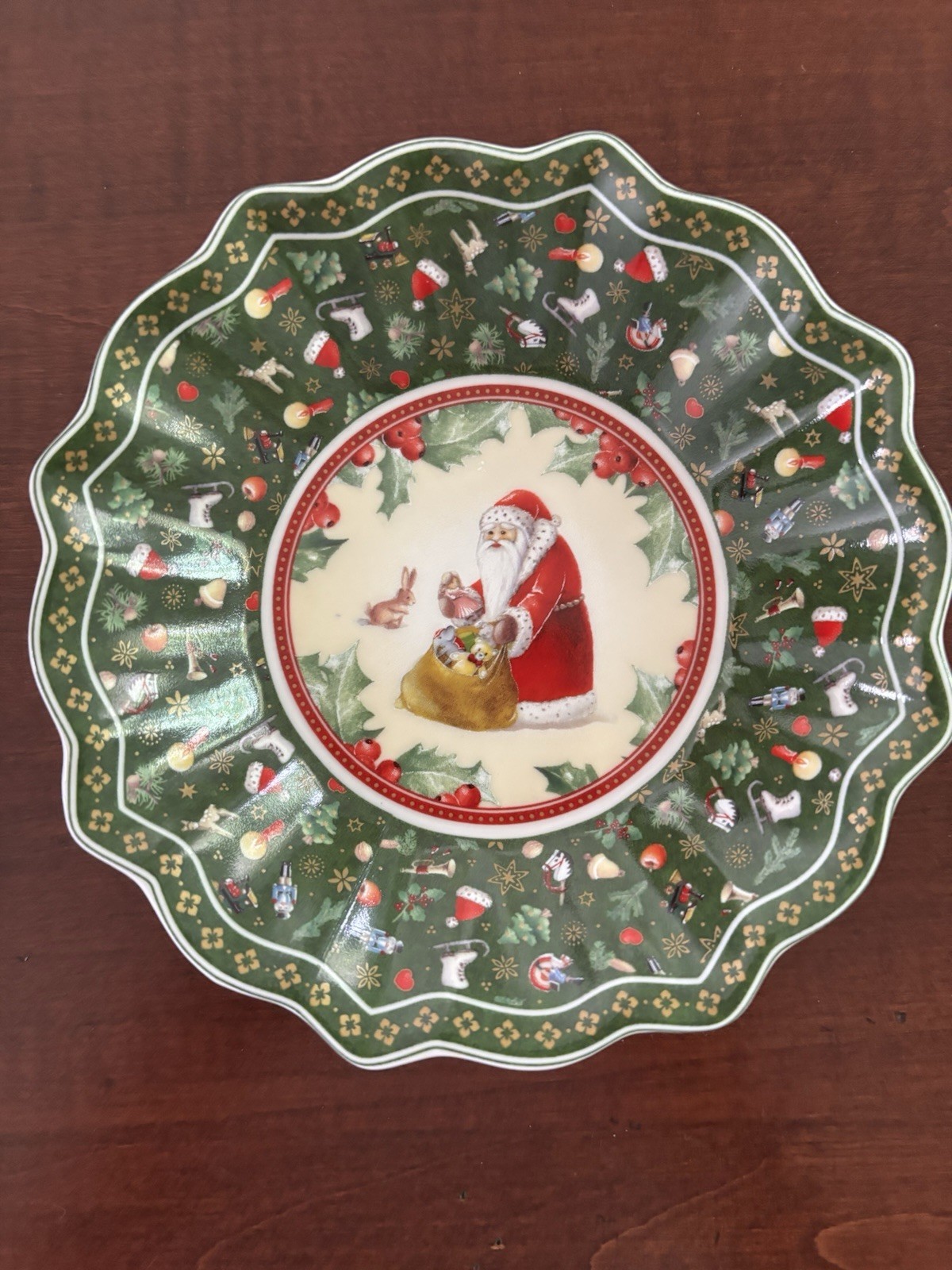 NWT Villeroy Boch Christmas Toy’s Fantasy Santa St Nick Bowl Fluted Edge HTF