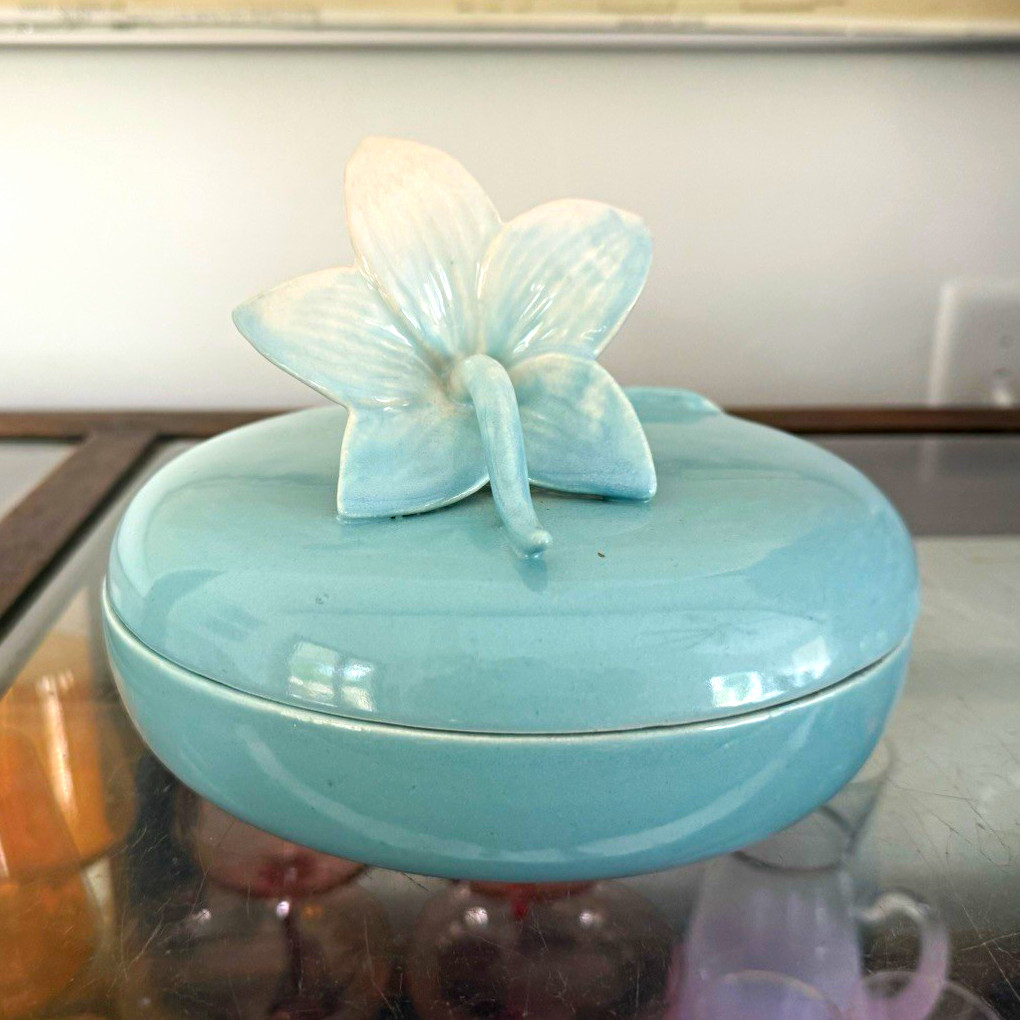 Royal Haeger USA Pottery Light Blue Ceramic Trinket Box w/ Flower Lid