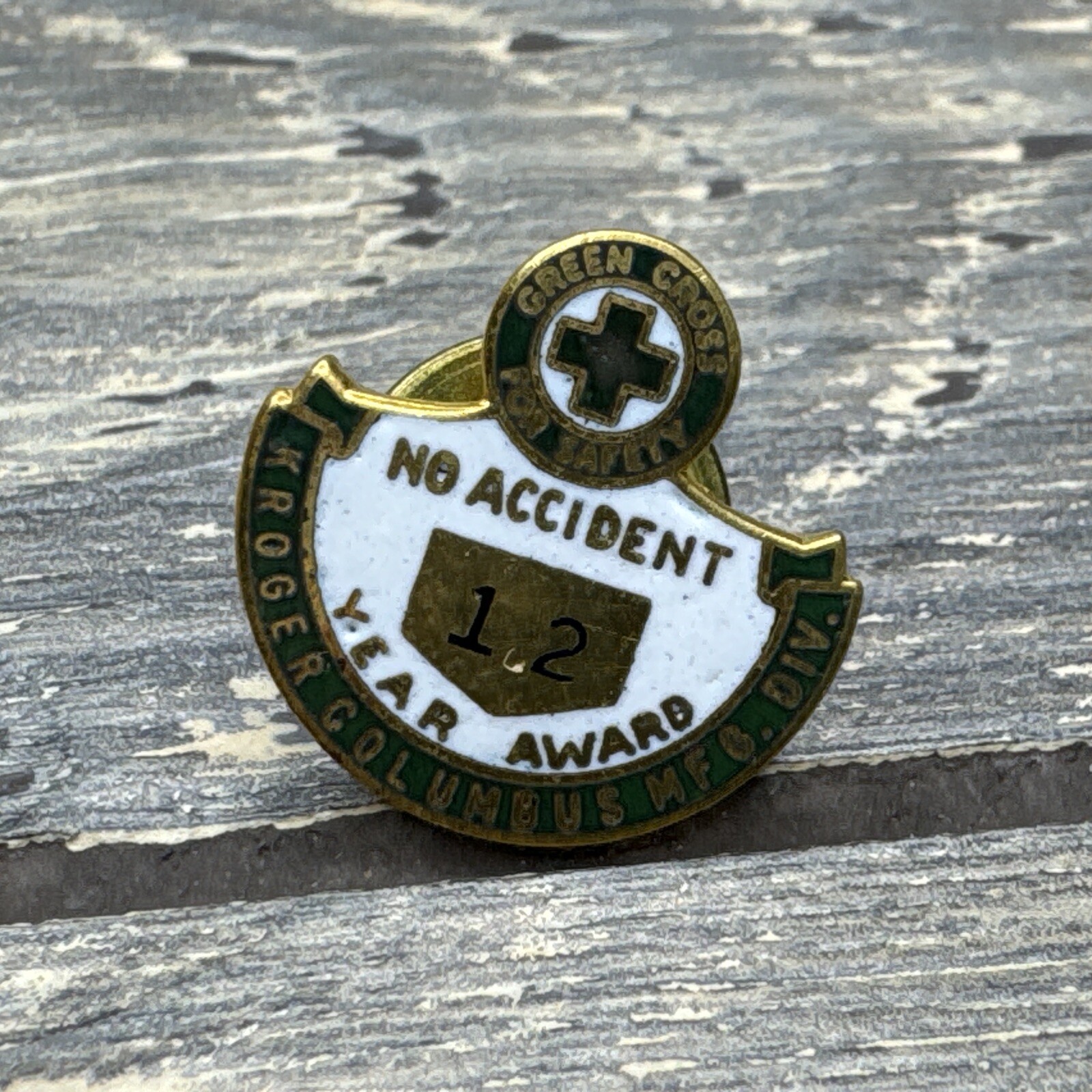 Vintage Kroger Columbus Co 12 Year No Accident Award Lapel Pin Green White 0.75”