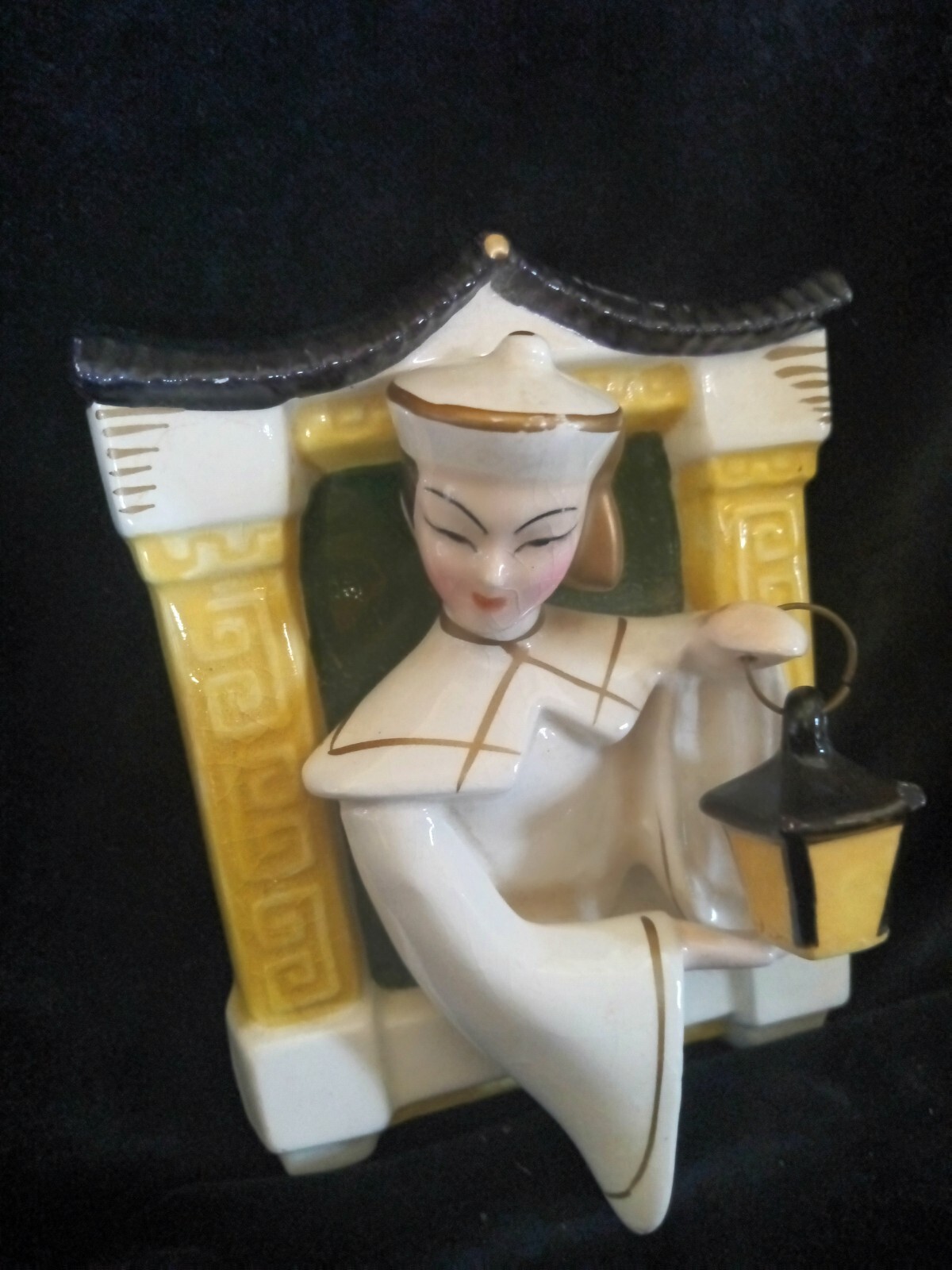 WALL POCKET CHINA ASIAN MAN WiTH LANteRN  SIGNED PATT 