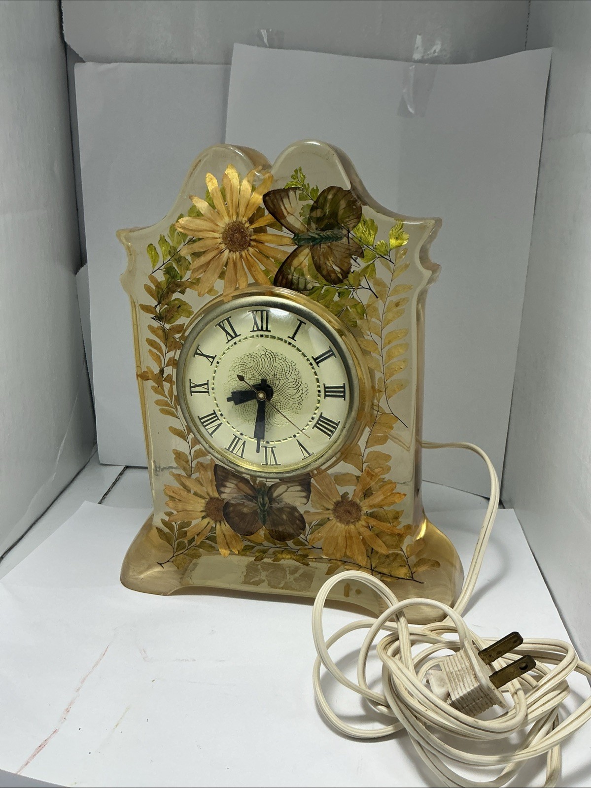 Vintage Lanshire Resin Embossed Vomit Mantle Clock Rocks Working 