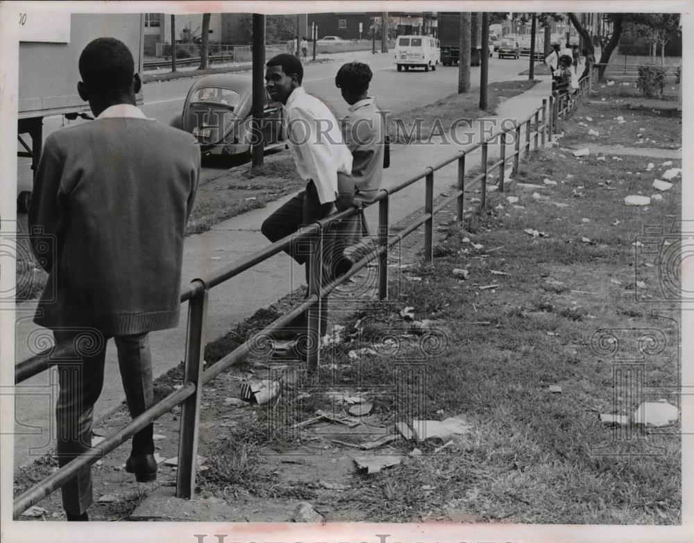1967 Press Photo Glenville High School Grounds after Lunch. - nee79517