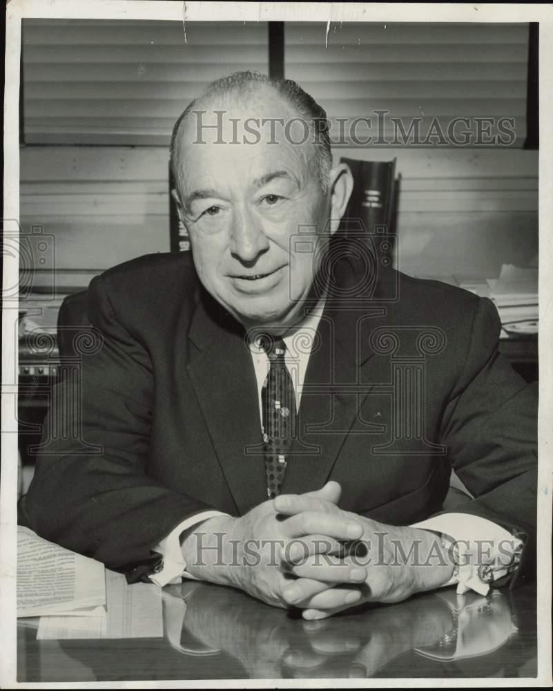 1958 Press Photo D. Roy Johnson, Manager of J.C. Penney Company Store