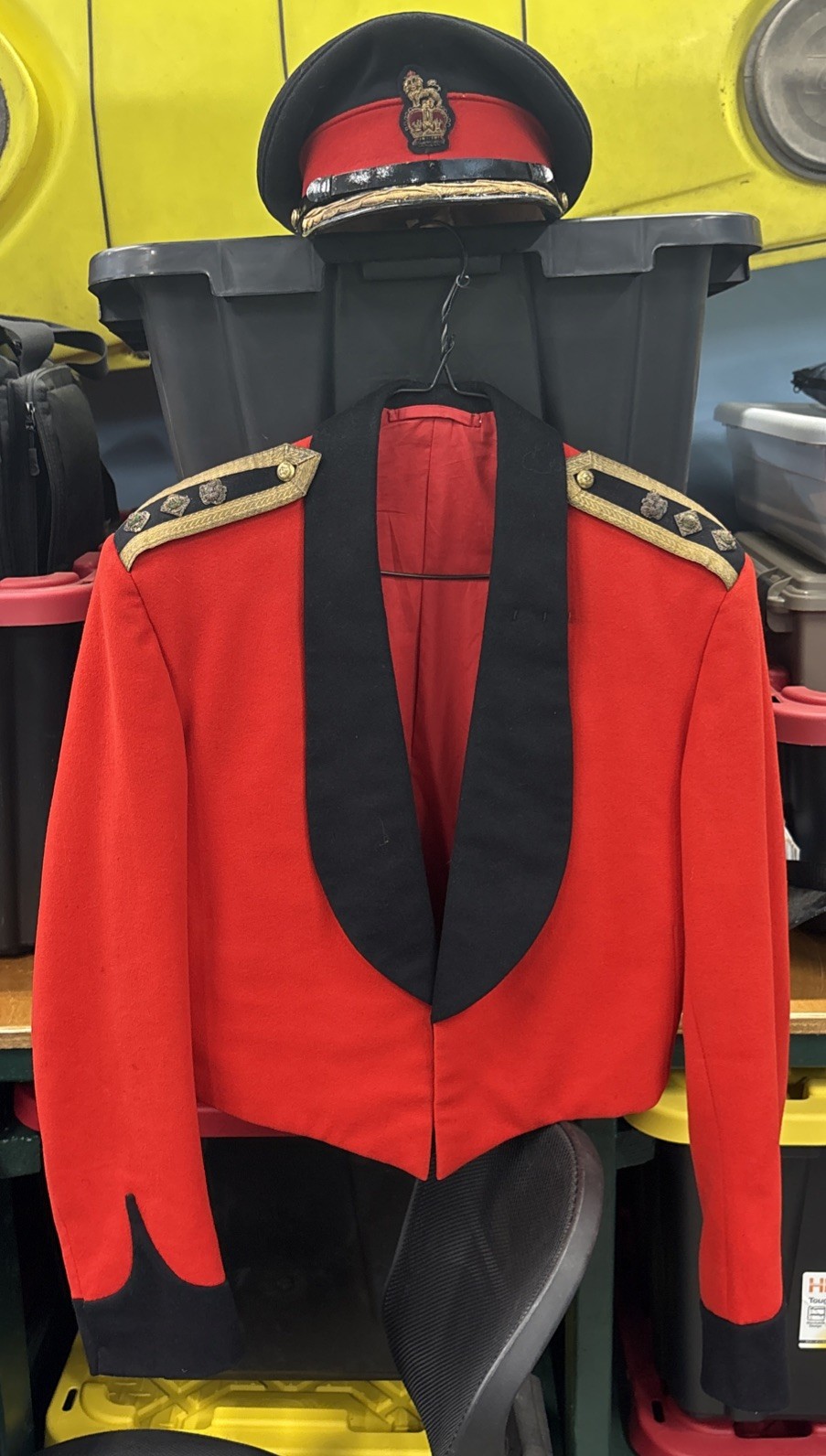  British Royal Artillery Officers Dress Tunic and hat col. 