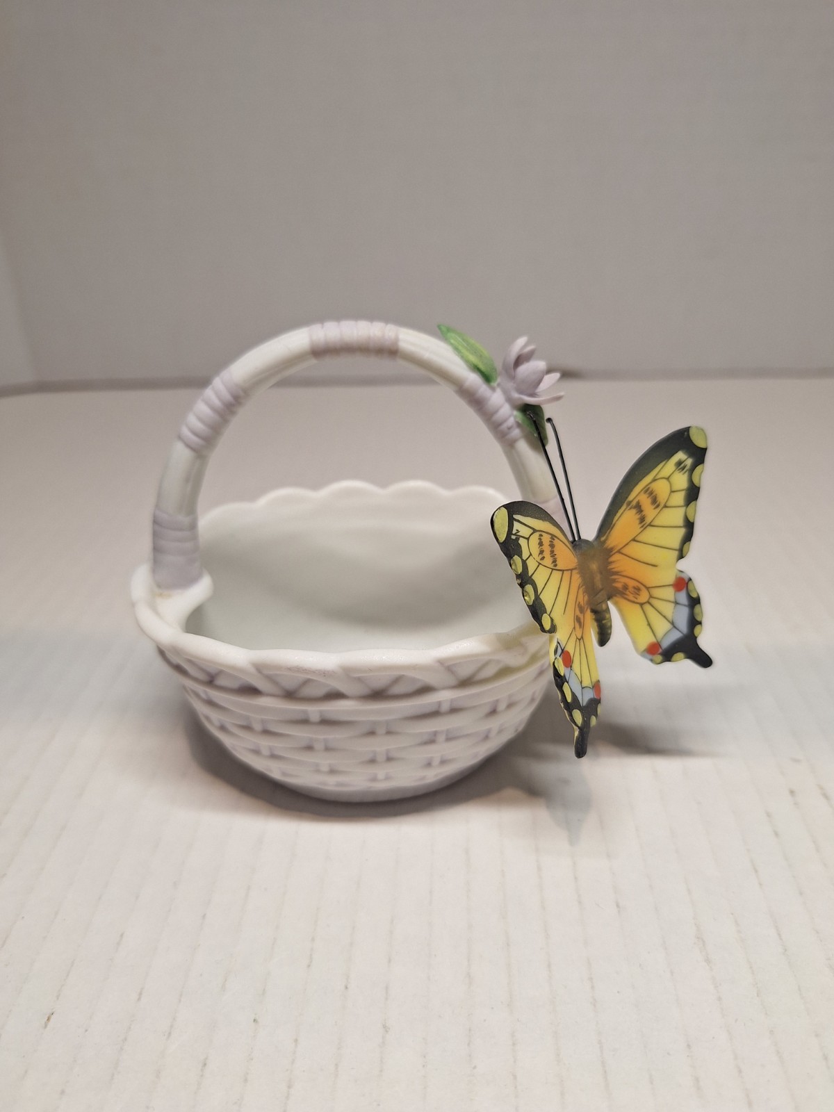 Vintage 1986 Enecso Porcelain Decorative Basket With Butterfly