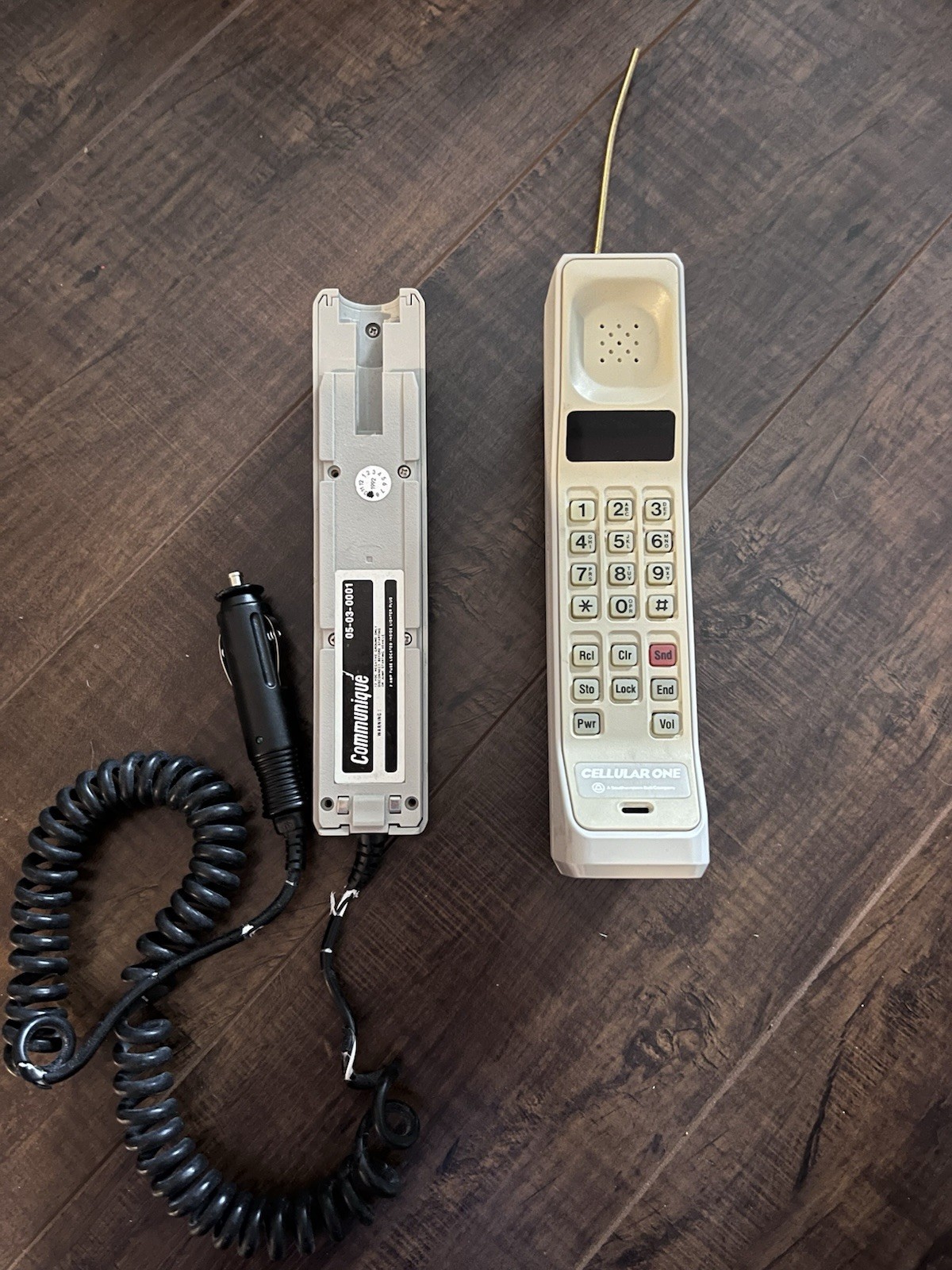 Motorola Cellular One Vintage | Car charger and battery. TESTED/POWERS ON