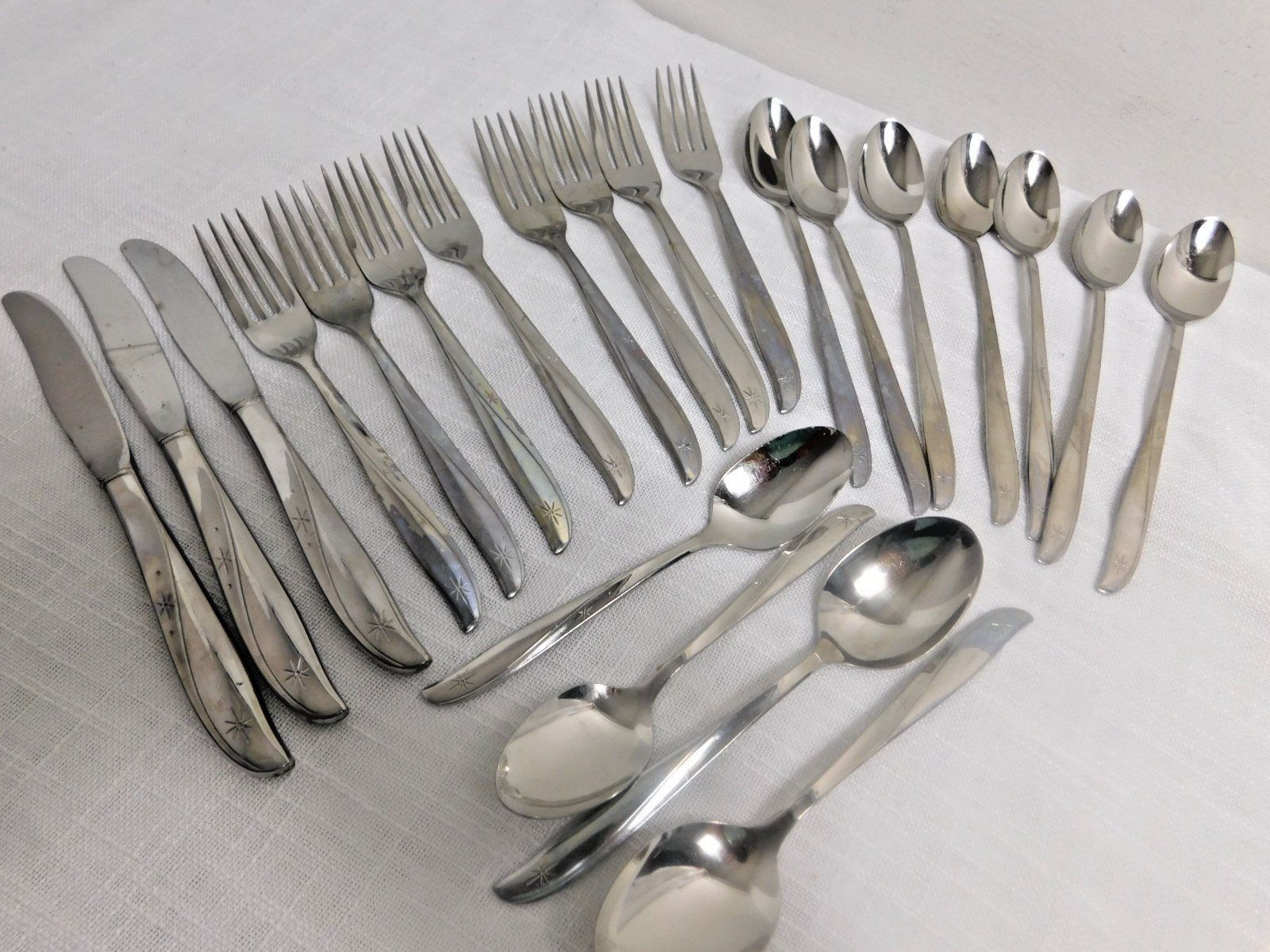 G8 - Oneida Community Betty Crocker Stainless Flatware Twin Star 22pc Lot