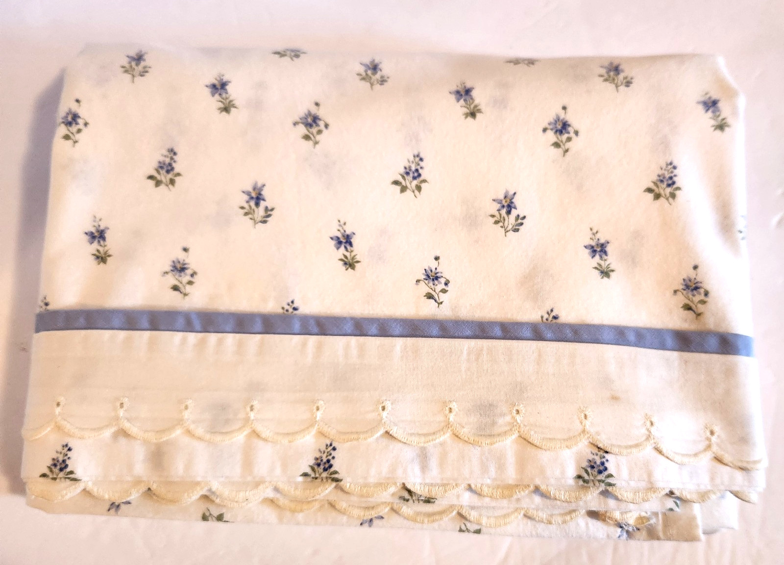 VTG LAURA ASHLEY Queen Flat Floral Blue Flowers Bed Sheet 100% Cotton VTG LAURA ASHLEY Queen Flat Floral Blue Flowers Bed Sheet 100% Cotton