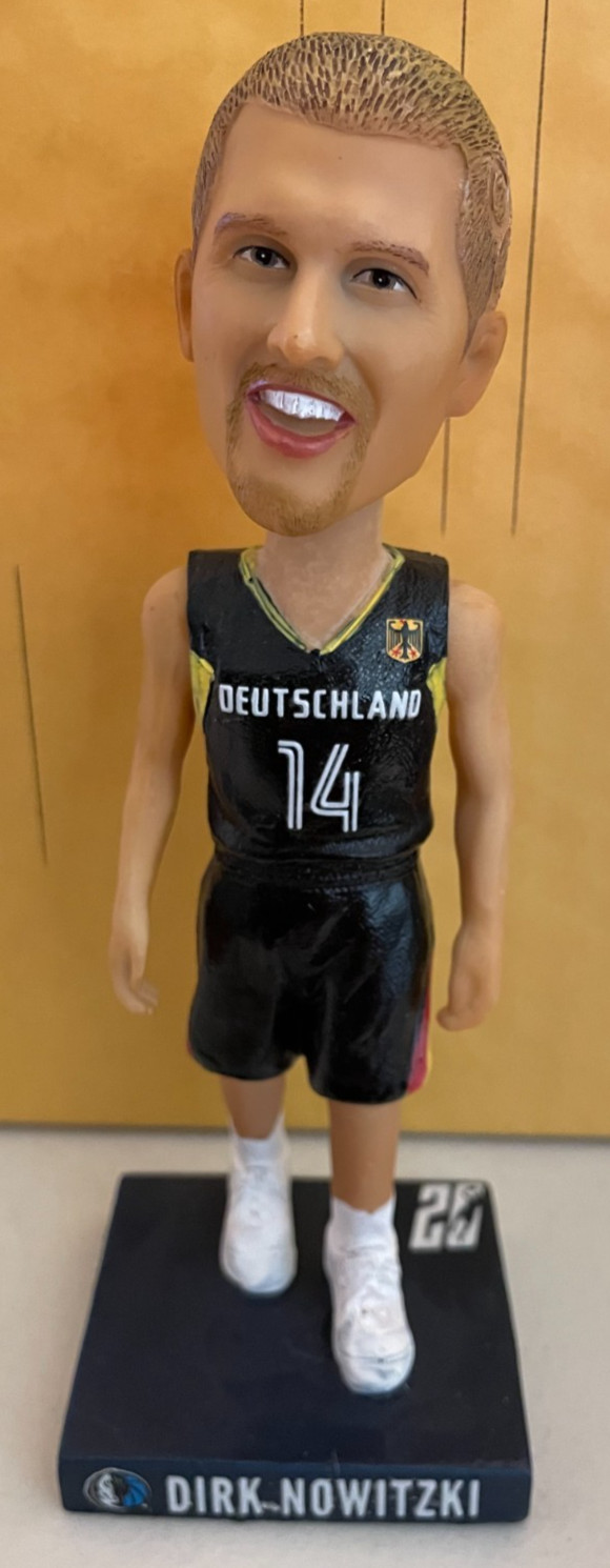 2017 DIRK NOWITZKI MINT \