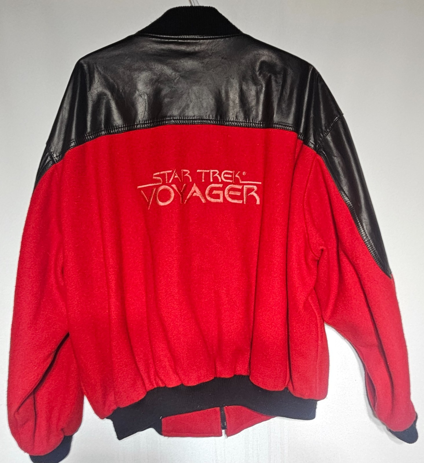 Star Trek Voyager 1995 Paramount licensed Production crew Jacket Coat