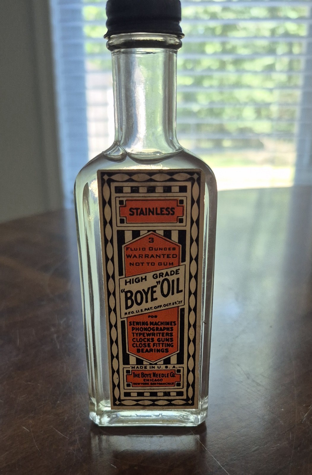 VINTAGE BOYE OIL GLASS BOTTLE W/ METAL CAP . Never Used, Nice Lable
