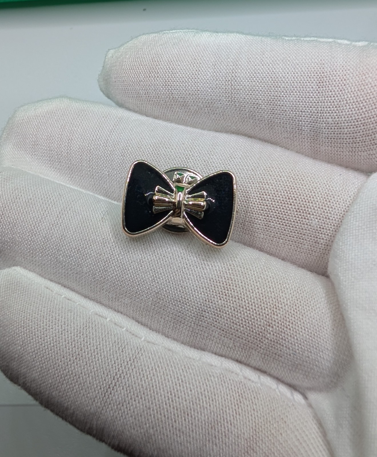 Elegant Black Enamel Gold Tone Bowtie Hair Bow Fashion Lapel Pin Elegant Black Enamel Gold Tone Bowtie Hair Bow Fashion Lapel Pin
