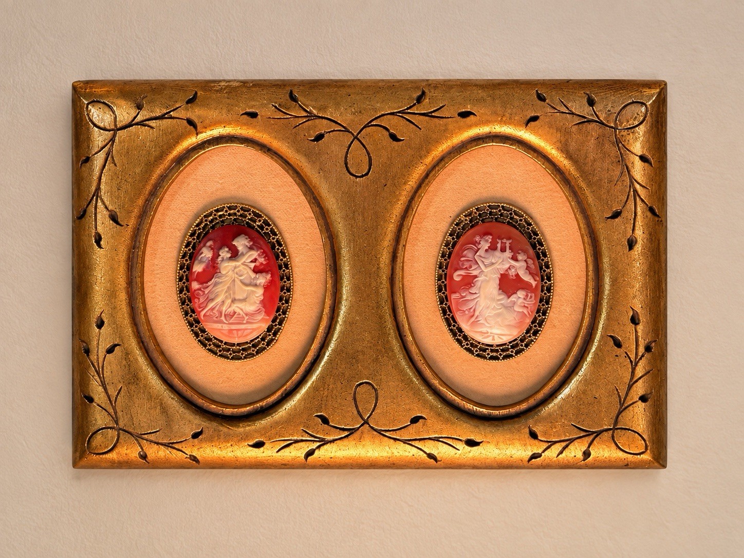 Vintage Double Cameo Wall Plaque Gold Gilt Frame Neoclassical Figural Art