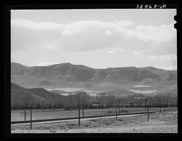 Photo:Henefer Utah 1941 Mormon Farmers Irrigation Fields Mountains