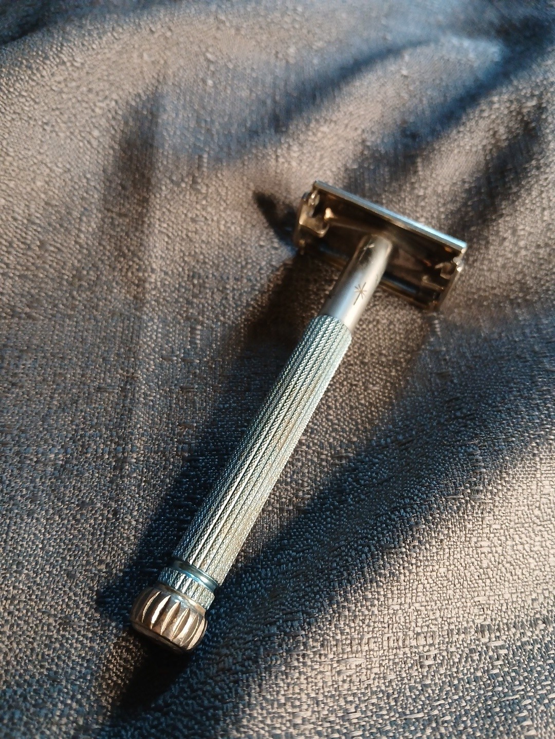 Vintage 1961 Gillette G-2 Ladies Blue Atomic Starburst Safety Razor Vintage 1961 Gillette G-2 Ladies Blue Atomic Starburst Safety Razor