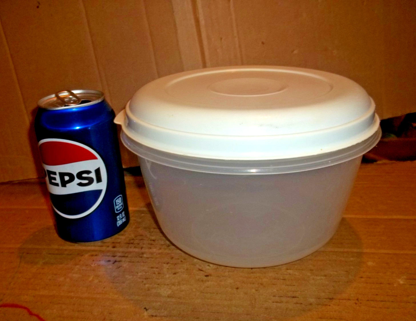 Vintage Rubbermaid 2.3 Quart Servin Saver Round Food Storage Container #10