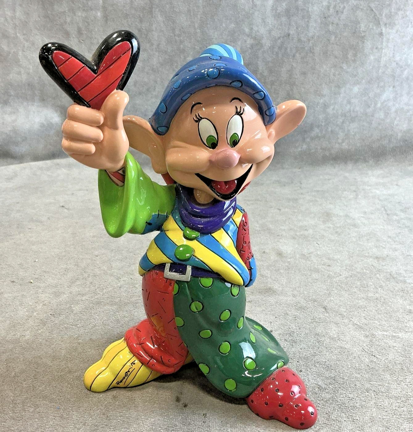 Disney By Britto Romero Dopey Large Figurine With Heart LOOK @ VIDEO IN NOTES