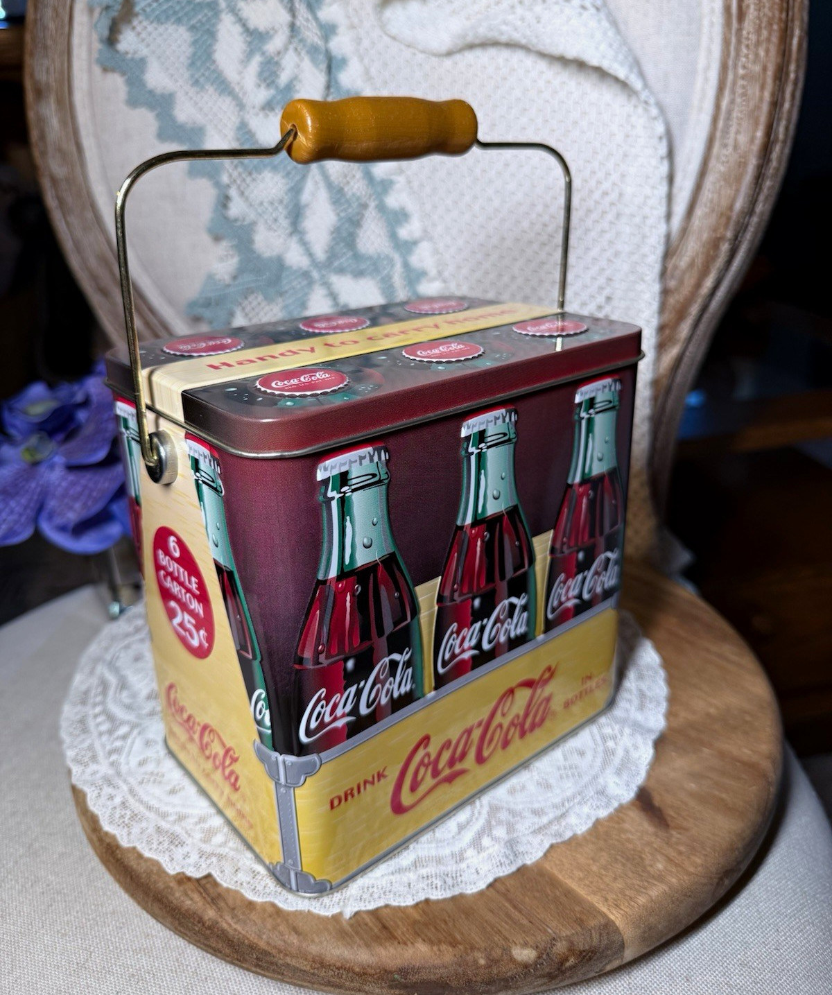 Coca-Cola 6 Bottle Tin Carrier Caddy with Handle 25¢ Soda Theme 1999, vintage