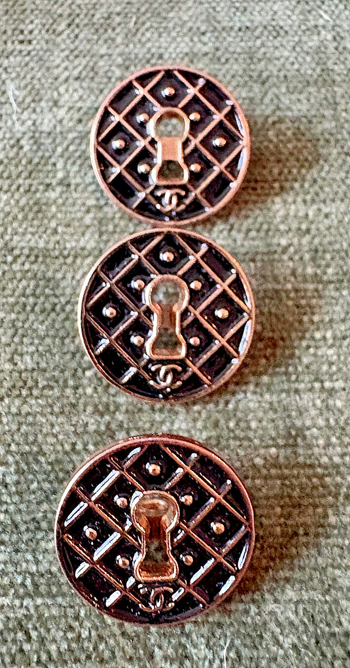 3 CHANEL Key Hole Shape Black 20mm Buttons – Gold-Tone CC Logo
