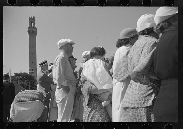 Photo:Provincetown Massachusetts 1940 crowd near Pilgrim Monument FSA