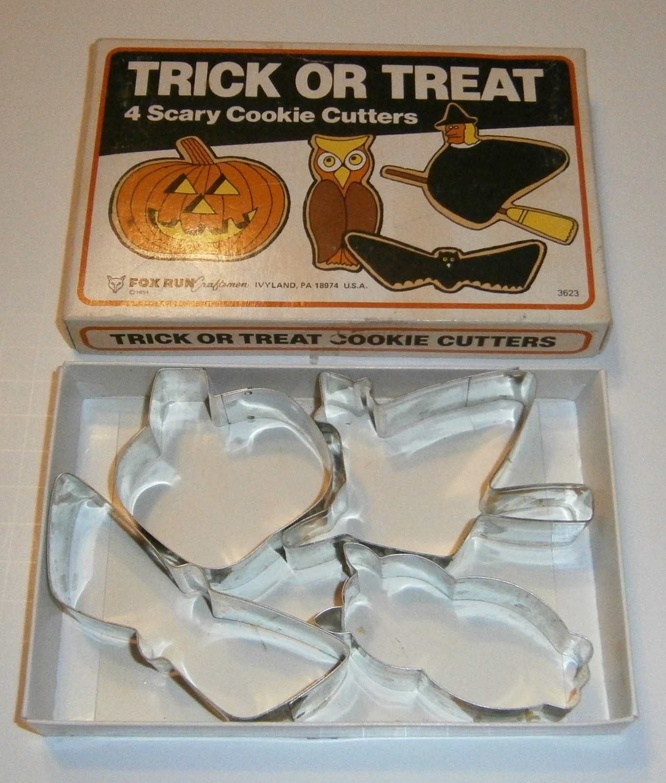 Vintage Fox Run Trick or Treat Halloween Cookie Cutters 1984 Metal in Box