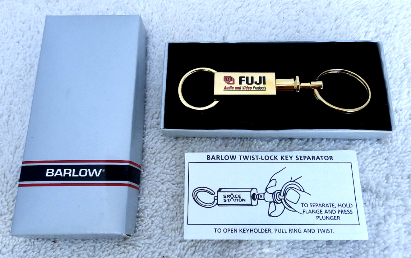 RARE BARLOW FUJI FILM FUJI TWIST-LOCK KEY HOLDER KEYCHAIN GOLD TONED RARE BARLOW FUJI FILM FUJI TWIST-LOCK KEY HOLDER KEYCHAIN GOLD TONED