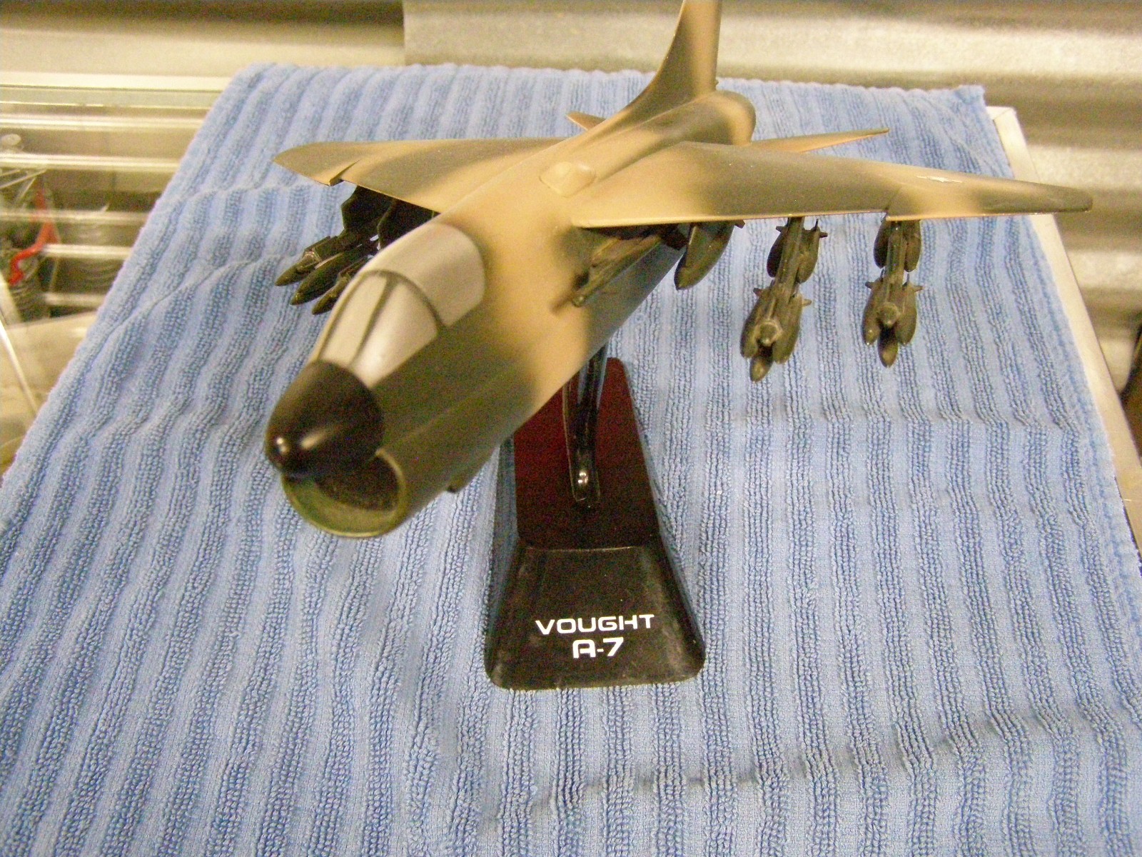 Topping/Precise Vought A-7 Desk Model Topping/Precise Vought A-7 Desk Model