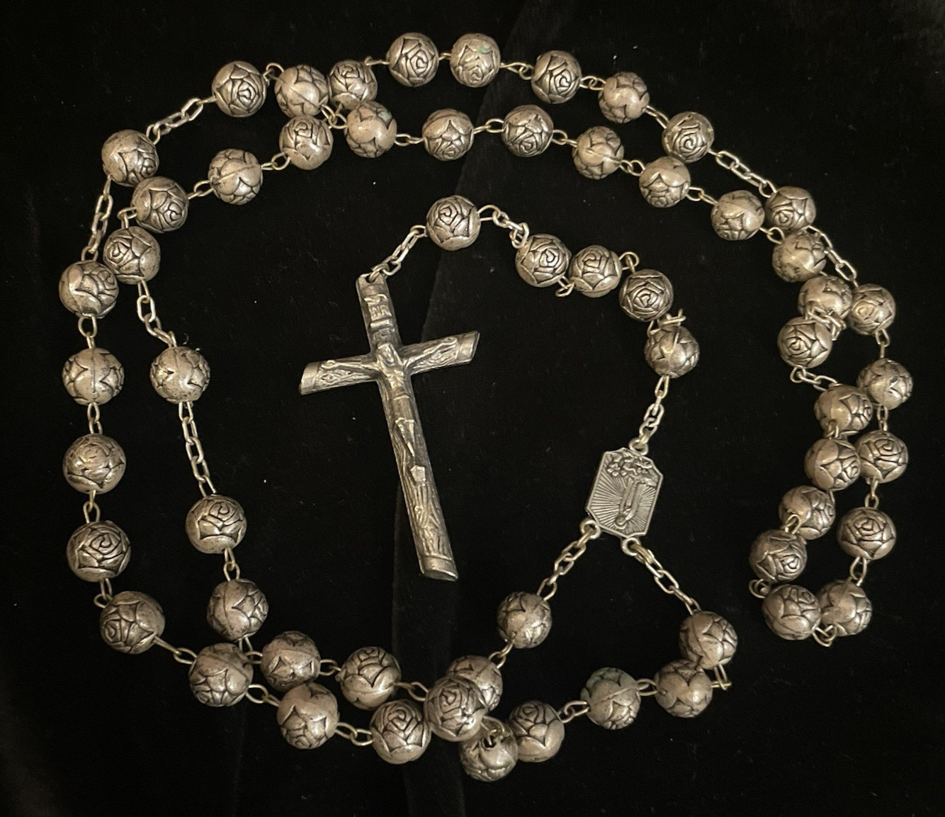 Vintage 1983 Rosebud Silver Tone Rosary Crucifix FATIMA SCENE Medals Italy 17