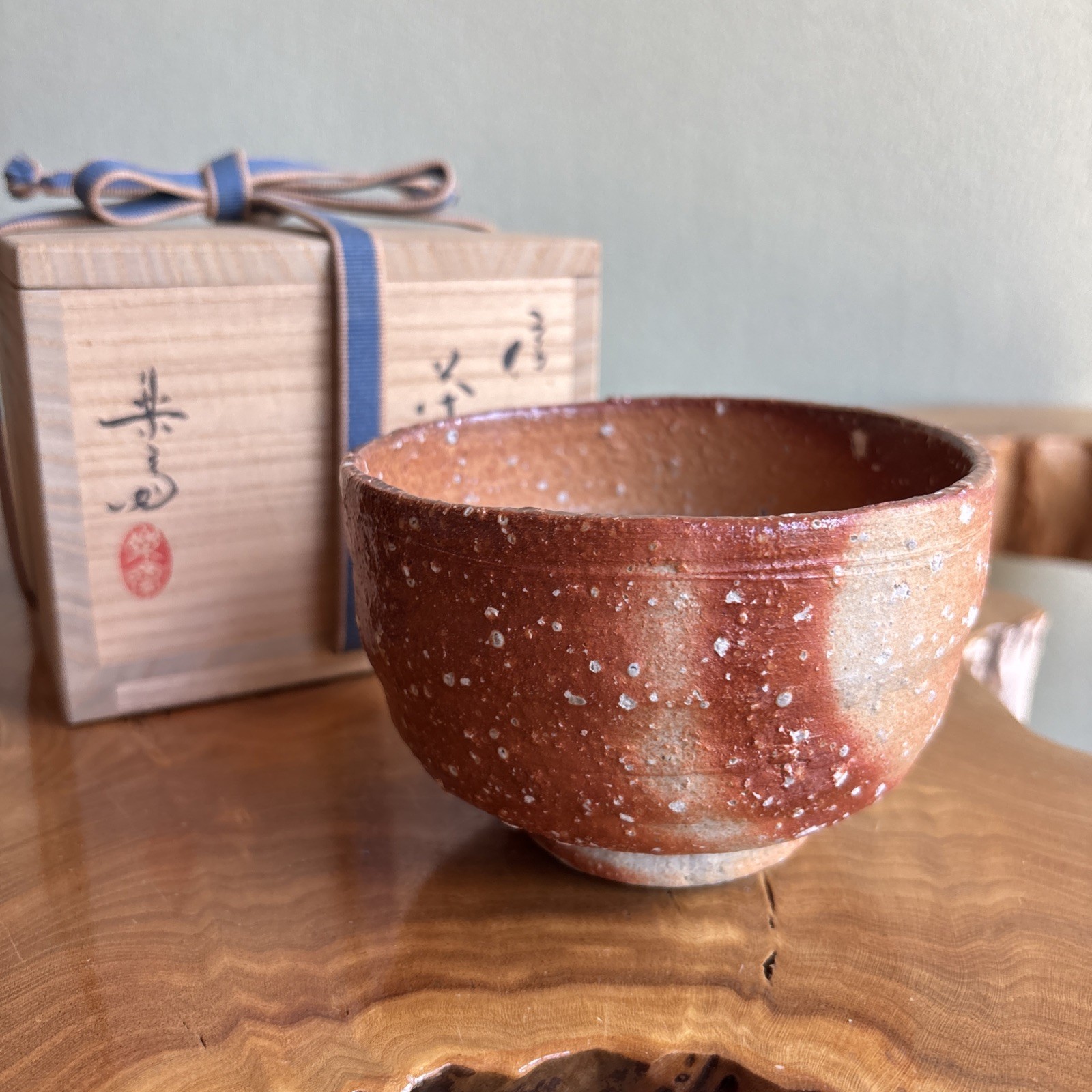 Japanese Shigaraki Ware Matcha Tea Bowl Chawan by Rakusai Takahashi tomobako