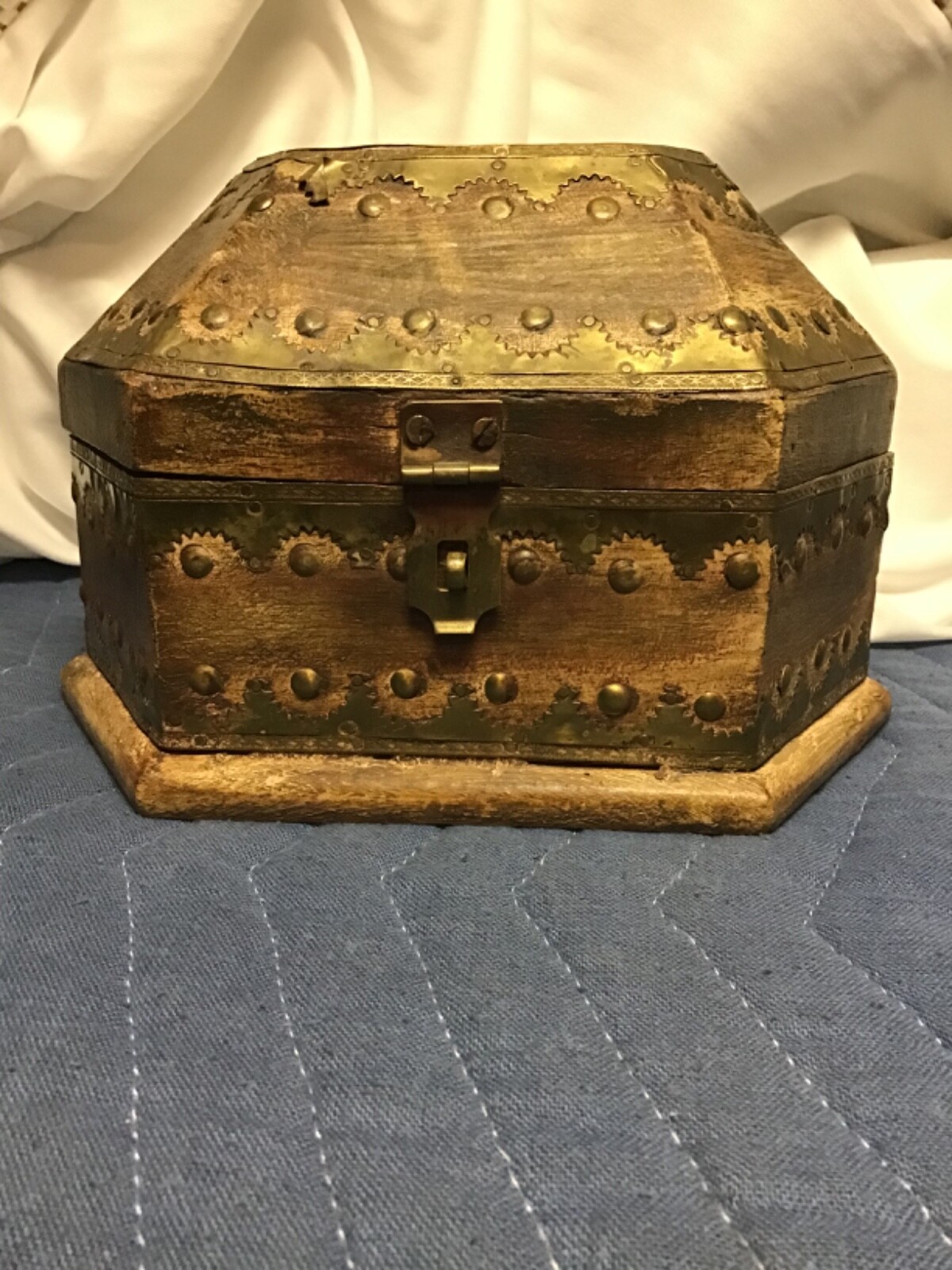 Vintage Hexagonal Wood Box Chest Lidded with Metal Detailing Very Nice Vintage Hexagonal Wood Box Chest Lidded with Metal Detailing Very Nice