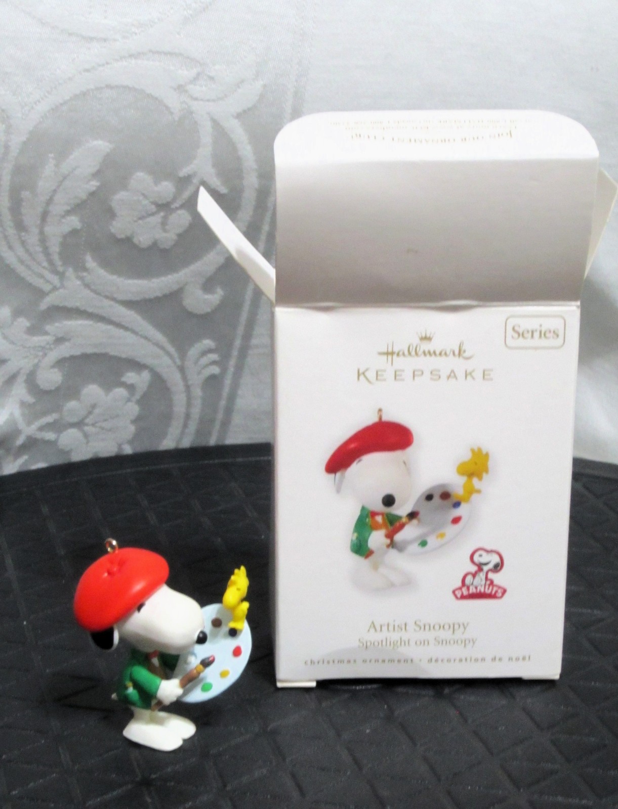 Hallmark PEANUTS Spotlight on Snoopy series 13th Artist Snoopy Ornament 2010-NOS