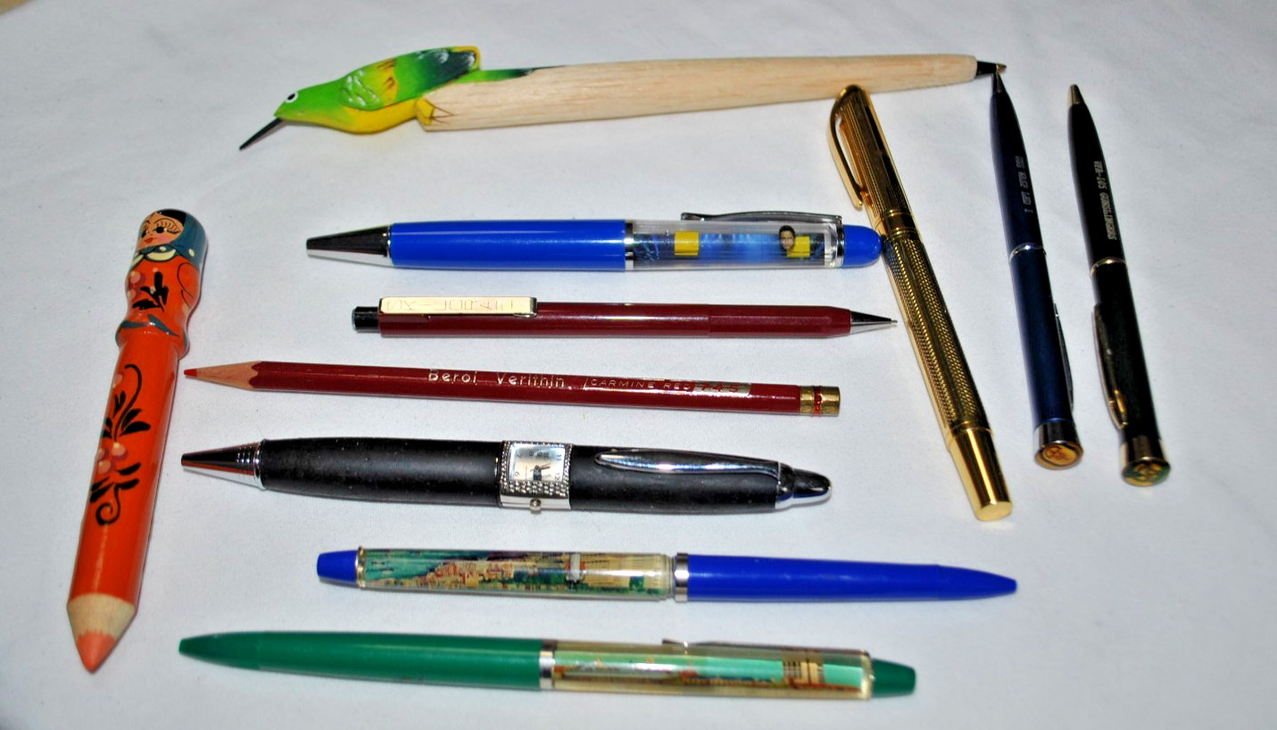Great Lot  11  Vintage Pens  Many Designs