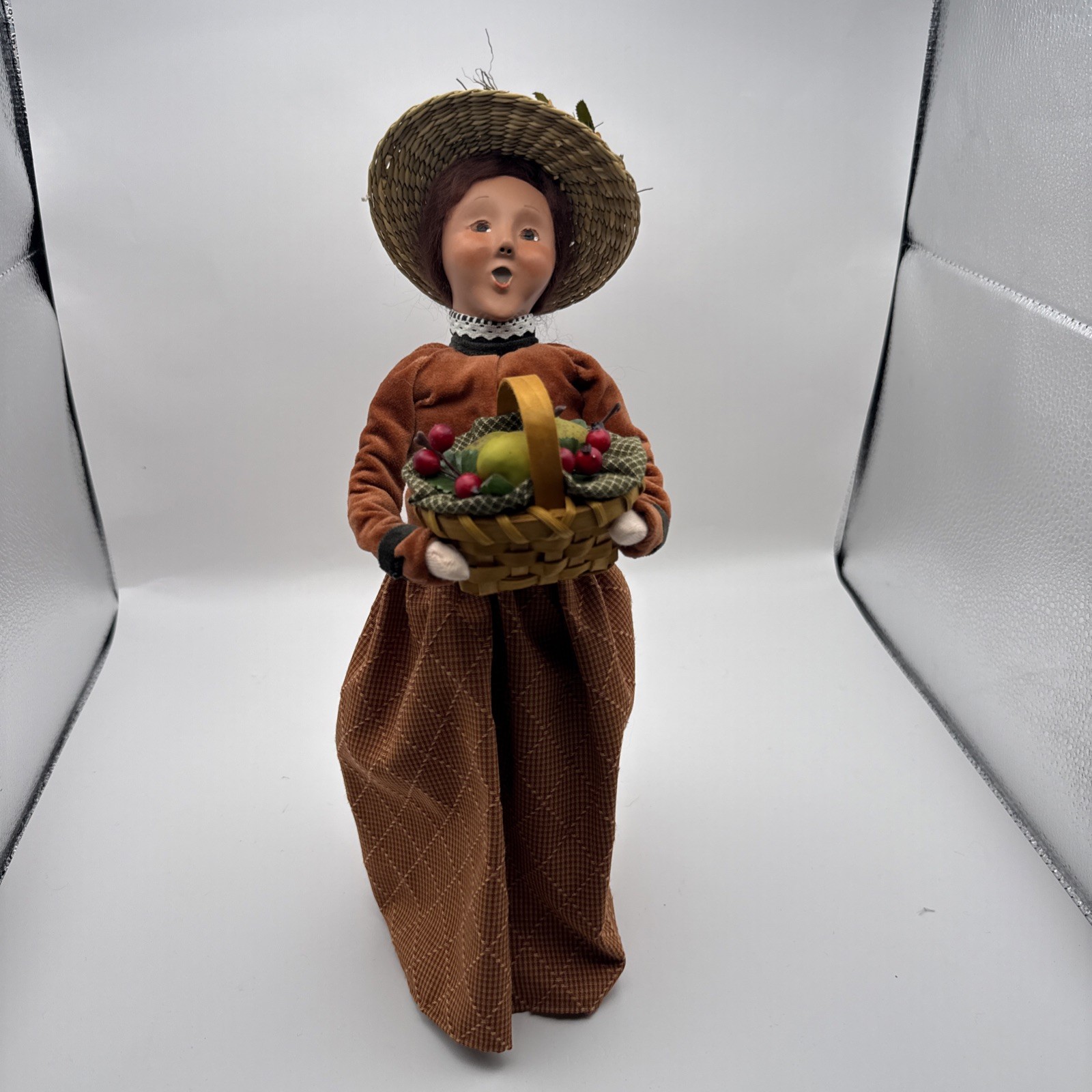 RARE Byers Choice 2010 Harvest Woman with Fruit Basket VTG Thanksgiving Holiday RARE Byers Choice 2010 Harvest Woman with Fruit Basket VTG Thanksgiving Holiday