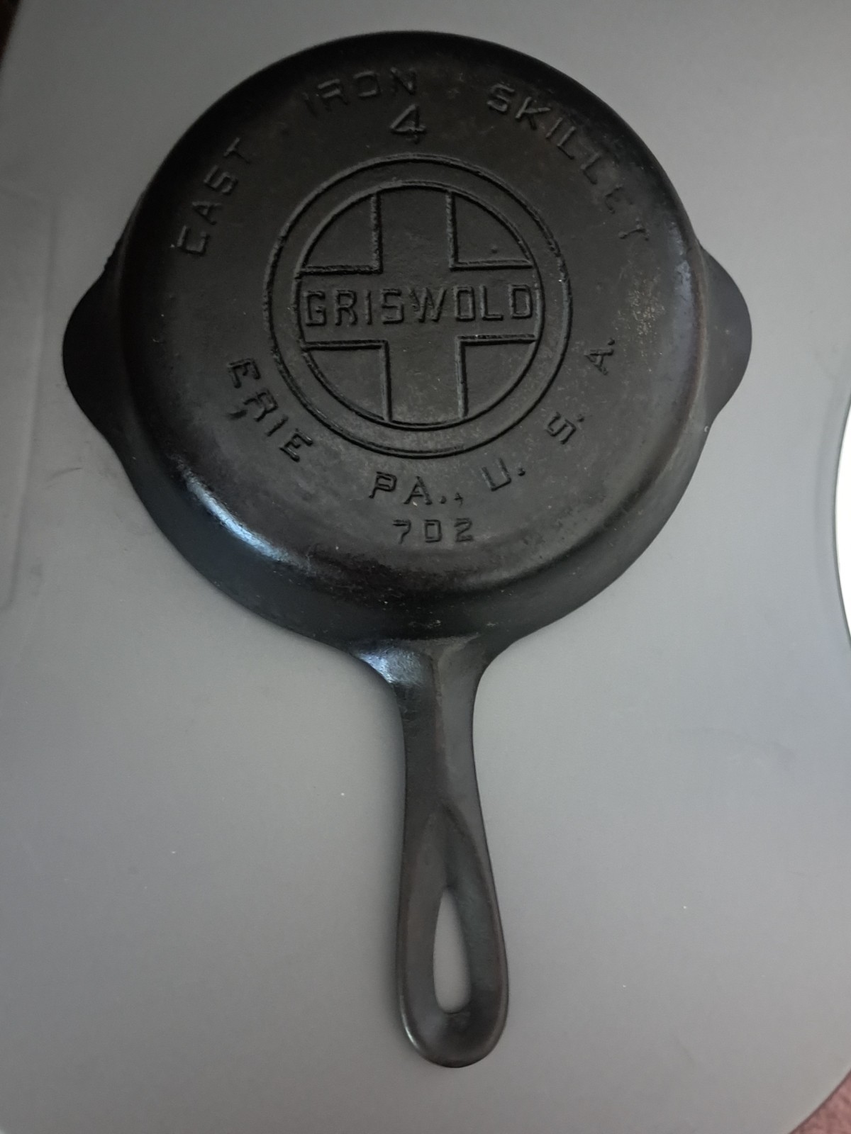 Nice GRISWOLD #4 Cast Iron Skillet, 702 Large Block Logo, 7
