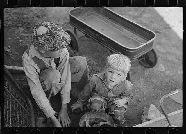 Photo:1930s Children with Wagon Black and White Photo