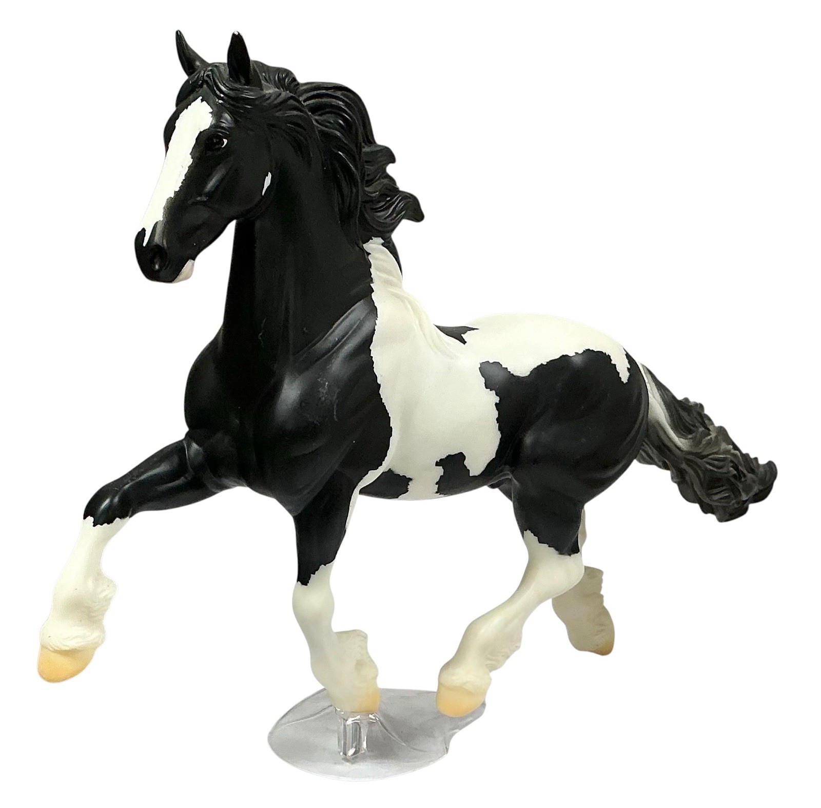 Breyer Horse Kuchi black and white pinto 2009 w/o stand 10x13\