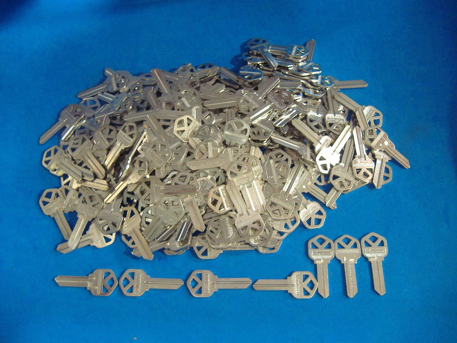 250 PACK GENUINE KWIKSET NICKEL CHROME PLATED LOCKSMITH KW1 KEY BLANKS BLANK 250 PACK GENUINE KWIKSET NICKEL CHROME PLATED LOCKSMITH KW1 KEY BLANKS BLANK