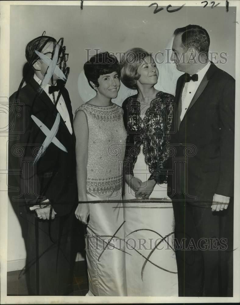 1965 Press Photo Guests at the Lakewood Country Club gala dance - noo67930