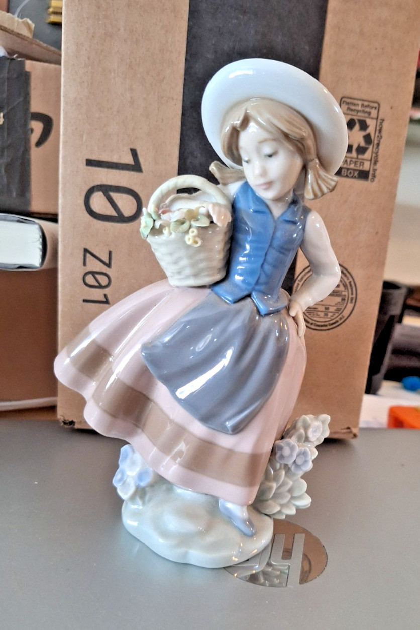 Lladro Sweet Scent #5221 Girl With Flower Basket - no box 1983