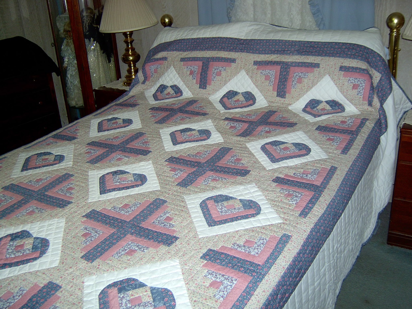 Amish Hand Made King/Queen Log Cabin Heart Quilt 98 W x 109 L Amish Hand Made King/Queen Log Cabin Heart Quilt 98 W x 109 L