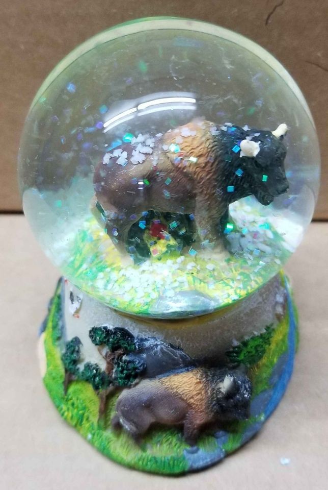 Bison Buffalo Snow Globe Figurine Souvenir Wildlife Nature Collectible Decor