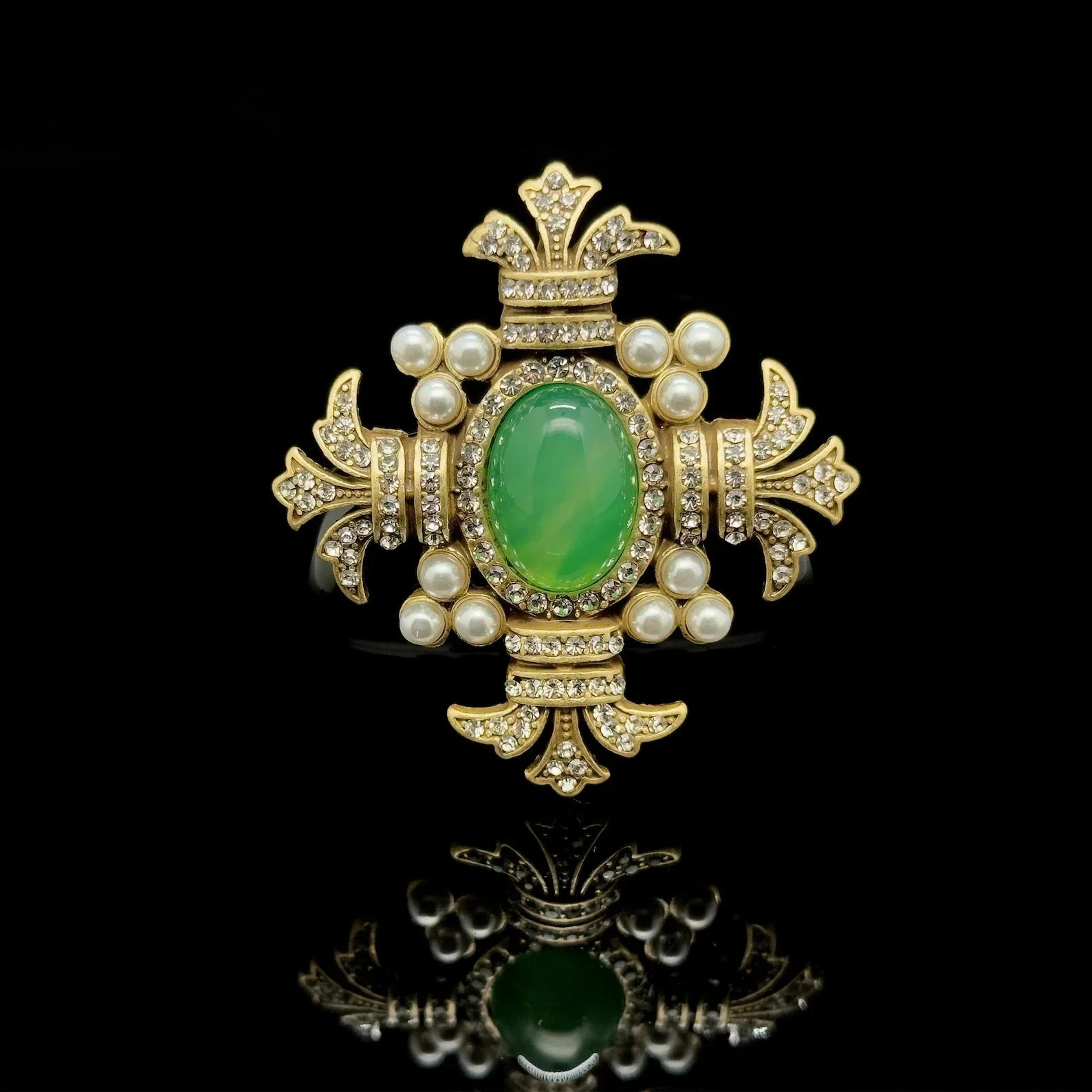 Royal Circle Brooch Pin Baroque Style Brooch Pin In 14k Yellow Gold Plated