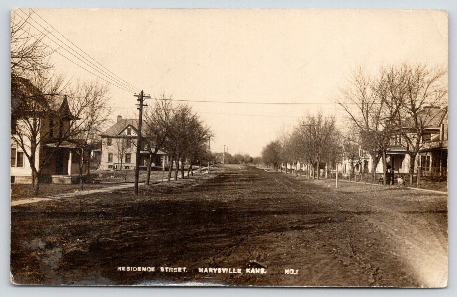 Marysville Kansas~Homes on Wide, Dirt Residential Street~Kids @ Play~RPPC 1911