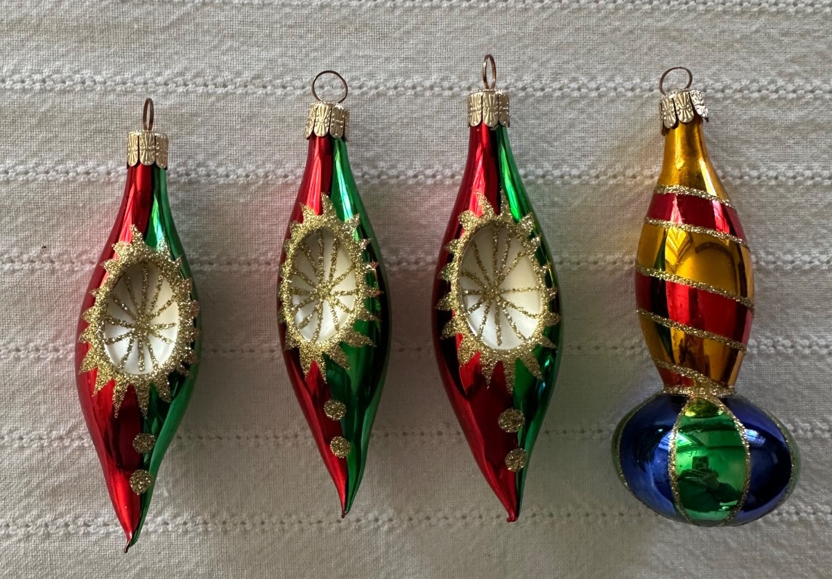 4 vtge ornaments 3 tear drop shape & 1 tulip shape Czech Republic on cap 4\