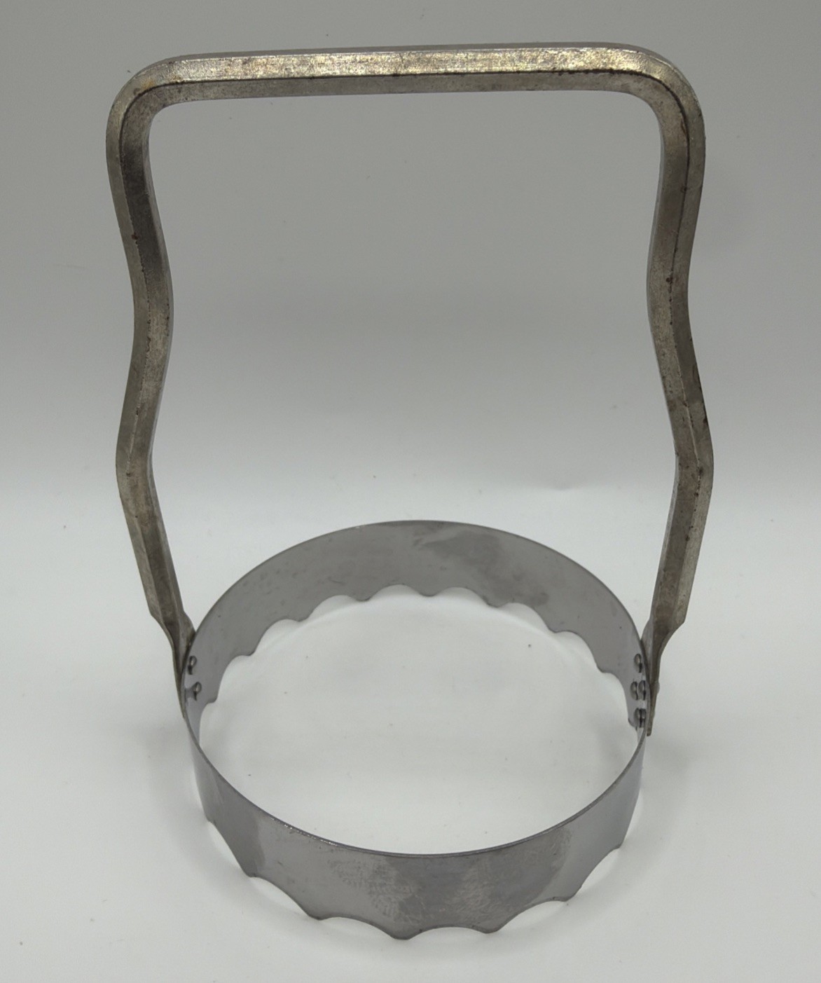 Vintage Kwik Kut Mfg Co Serrated Biscuit Dough Cookie Cutter