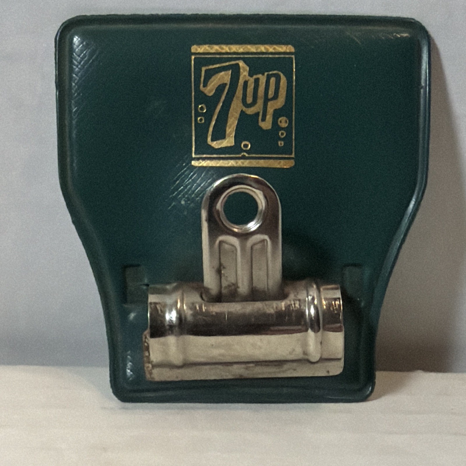7UP Vintage Soda Fountain Wall-Mount Bottle Opener Clip/Holder Green Silver Gold